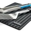 Broil King Silikon Besteckablage 1 Broil King Silikon Besteckablage -Rosles Der Grill Geschaft 13640 Broil King 60009 propped 01