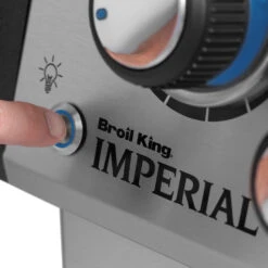 Broil King Imperial S590 PRO IR Gasgrill - Modell 2023 - SMART Deal Inkl. Grillfürst Grill Control Mit Companion Device Und Einstichthermometer -Rosles Der Grill Geschaft Broil King Imperial S590 IR Knopf Beleuchtung