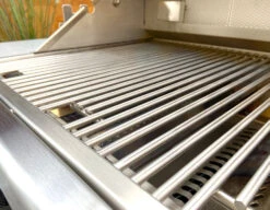 BULL Diablo - Gasgrill Mit Infrarot Backburner Und Rotisserie 14 BULL Diablo - Gasgrill Mit Infrarot Backburner Und Rotisserie -Rosles Der Grill Geschaft Bull Diablo Grillstation Grillrost Detail 62648CEBU Stand