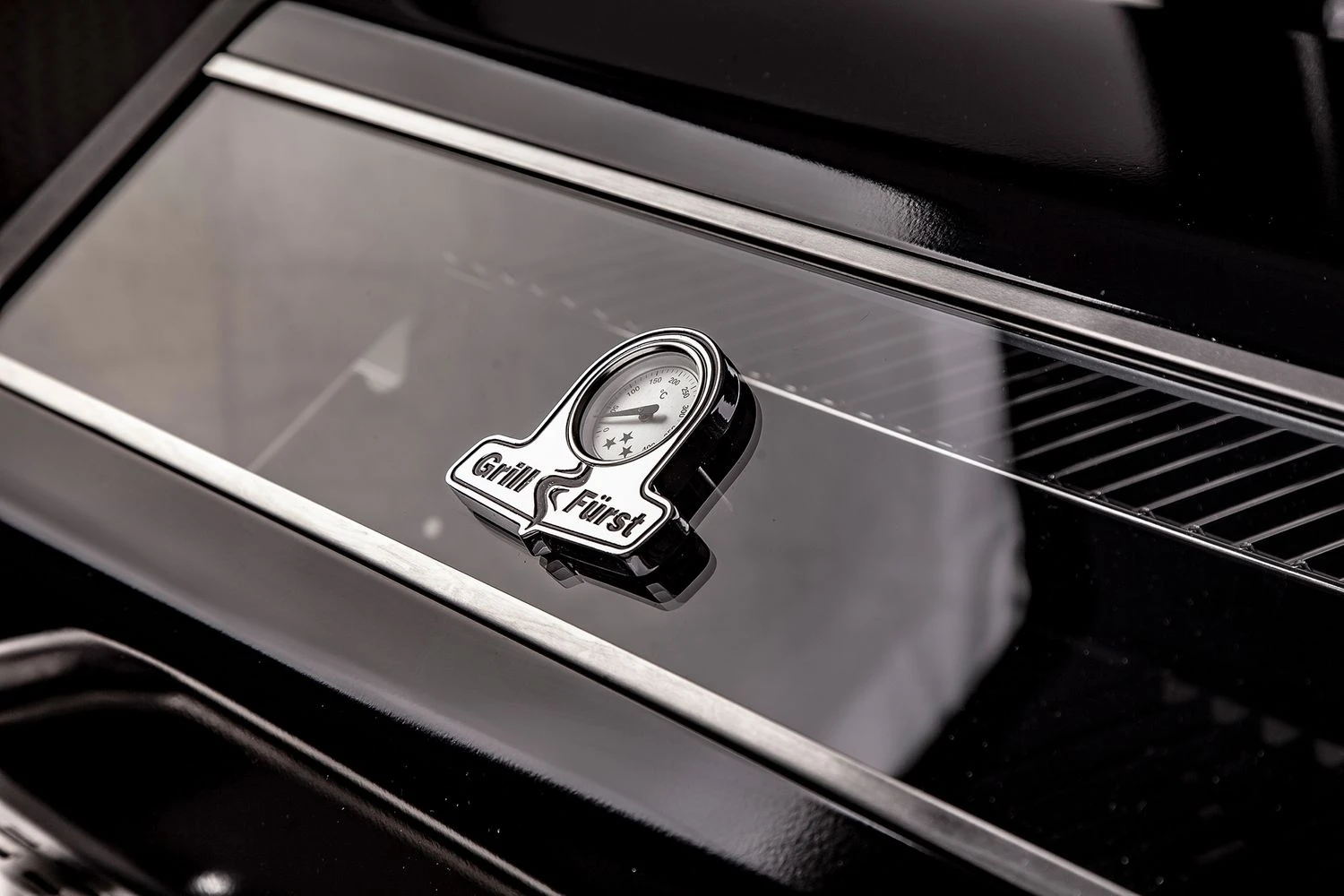 Grillfürst S330G 3-Brenner Gasgrill Mit Seitenkocher Und Gusseisen Rosten - Inkl. Gasgrill Einsteigerpaket 8 Grillfürst S330G 3-Brenner Gasgrill Mit Seitenkocher Und Gusseisen Rosten - Inkl. Gasgrill Einsteigerpaket - Image 6