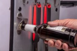 Grillfürst G410E 4-Brenner Gasgrill - 1. FC Köln Edition - Edelstahlroste 28 Grillfürst G410E 4-Brenner Gasgrill - 1. FC Köln Edition - Edelstahlroste -Rosles Der Grill Geschaft Koeln Grill Flaschenoeffner Unterschrank Tuer 5