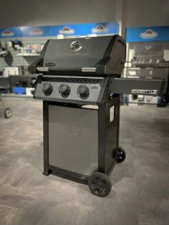 Napoleon Freestyle 365 Gasgrill, Graphit - Mit Sizzle Zone - Modell 2023 25 Napoleon Freestyle 365 Gasgrill, Graphit - Mit Sizzle Zone - Modell 2023 -Rosles Der Grill Geschaft Napoleon Freestyle 365