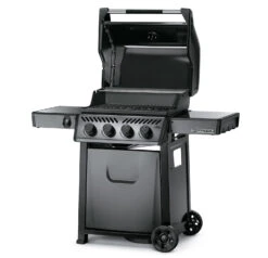 Napoleon Freestyle 425 Gasgrill, Graphit - Modell 2023 - X-DEAL Inkl. Drehspiess 20 Napoleon Freestyle 425 Gasgrill, Graphit - Modell 2023 - X-DEAL Inkl. Drehspiess -Rosles Der Grill Geschaft Napoleon Freestyle 425 graphit side Deckel offen