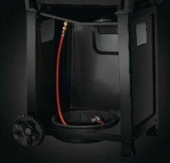 Napoleon Freestyle 365 Gasgrill, Graphit - Mit Seitenbrenner - Modell 2023 -Rosles Der Grill Geschaft Napoleon Freestyle Gasgrill Flaschenhalter 1