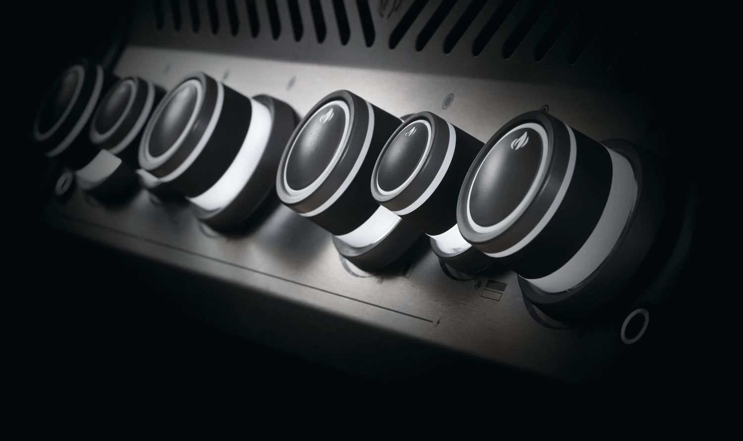 Napoleon Rogue SE 525 Gasgrill - All-black - Grillfürst Edition Inkl. Abdeckhaube - SMART Deal Inkl. Grillfürst Grill Control - Modell 2022 12 Napoleon Rogue SE 525 Gasgrill - All-black - Grillfürst Edition Inkl. Abdeckhaube - SMART Deal Inkl. Grillfürst Grill Control - Modell 2022 - Image 10