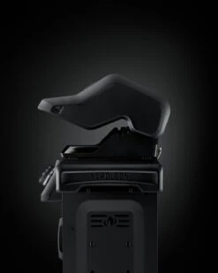 Napoleon Phantom Rogue SE 425 Gasgrill, Mattschwarz Mit Sizzle Zone Und Heckbrenner - Modell 2023 -Rosles Der Grill Geschaft Napoleon Phantom Rogue RSE425SIBK 1PHM Detail Lid