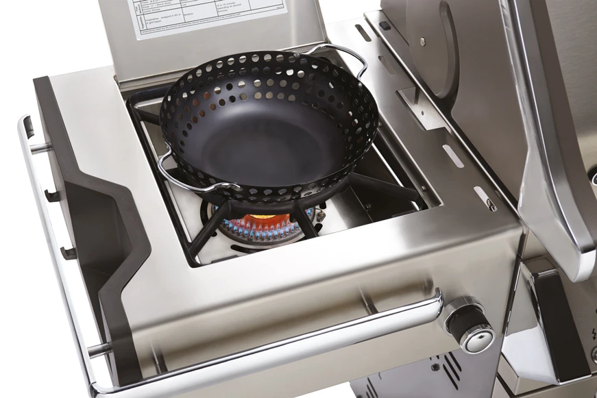 Napoleon Prestige Pro 825-3 Edelstahl Gasgrill Inkl. Drehspieß Und Bodenbeleuchtung + Gratis Napoleon TravelQ PRO285 Kompakt Gasgrill 14 Napoleon Prestige Pro 825-3 Edelstahl Gasgrill Inkl. Drehspieß Und Bodenbeleuchtung + Gratis Napoleon TravelQ PRO285 Kompakt Gasgrill - Image 12