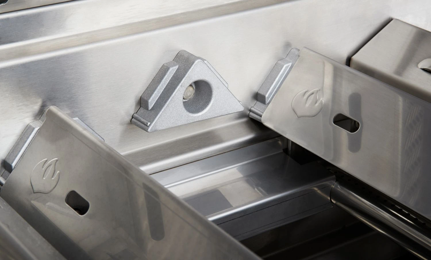 Napoleon Prestige Pro 665-3 Edelstahl Gasgrill, Erdgas Inkl. Drehspieß - Modell 2023 19 Napoleon Prestige Pro 665-3 Edelstahl Gasgrill, Erdgas Inkl. Drehspieß - Modell 2023 - Image 17