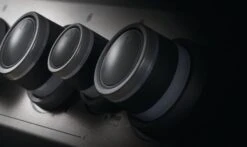 Napoleon Rogue SE 425 Edelstahl Gasgrill Mit Sizzle Zone Und Heckbrenner - Modell 2023 21 Napoleon Rogue SE 425 Edelstahl Gasgrill Mit Sizzle Zone Und Heckbrenner - Modell 2023 -Rosles Der Grill Geschaft Napoleon Rogue SE Drehknoepfe 1