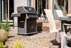 Napoleon Rogue XT 525 Gasgrill - All Black - Mit Sizzle Zone - Modell 2023 -Rosles Der Grill Geschaft Napoleon Rogue XT 525 Gasgrill mit Sizzle Zone Lifestyle03