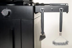 Outdoorchef Gas Kugelgrill Arosa 570 G Evo Black Style -Rosles Der Grill Geschaft Outdoorchef Arosa Gas Kugelgrill 570G EVO Black Style Seitenablage 2