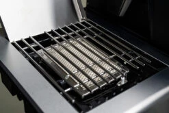 Outdoorchef Dualchef 425 G BZ Gasgrill Mit Blazing Zone Infrarotbrenner + DGS Gusseisen Grillrost 2 Stk.+ DGS Gemüse Grillrost 2 Stk. -Rosles Der Grill Geschaft Outdoorchef Dualchef 425G BZ Detail Blazing Zone