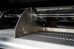 Outdoorchef Dualchef 425 G BZ Gasgrill Mit BLAZING ZONE Infrarotbrenner -Rosles Der Grill Geschaft Outdoorchef Dualchef 425G BZ Detail Zone Divider