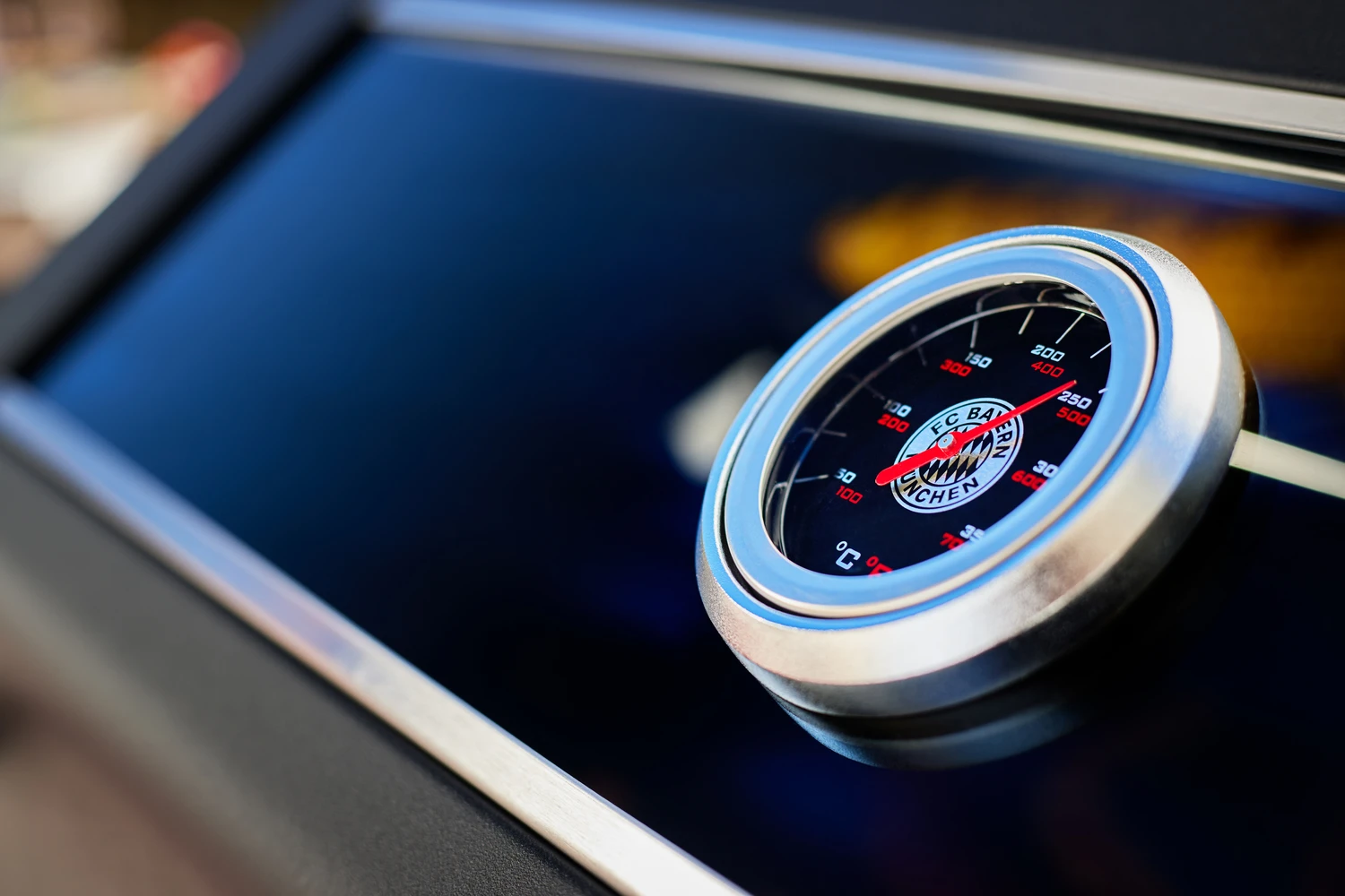 Rösle Videro G2-S VARIO+ Schwarz Gasgrill - FC Bayern Edition 12 Rösle Videro G2-S VARIO+ Schwarz Gasgrill - FC Bayern Edition - Image 10