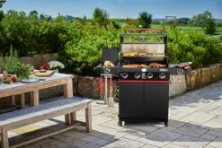 Rösle Videro G4-S VARIO+ Schwarz Gasgrill - FC Bayern Edition - Inkl. FC Bayern Abdeckhaube, Grillzange, Grillbürste Und Grillhandschuhe -Rosles Der Grill Geschaft Roesle FC Bayern Gasgrill Videro G4 S