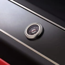 Rösle Videro G4-S VARIO+ Schwarz Gasgrill - FC Bayern Edition - Inkl. FC Bayern Abdeckhaube, Grillzange, Grillbürste Und Grillhandschuhe -Rosles Der Grill Geschaft Roesle Gasgrill Videro FC Bayern Detail Deckeltermometer