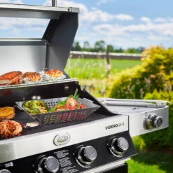 Rösle Gasgrill Videro G4-S VARIO+ Schwarz - Modell 2023 - X-DEAL Inkl. Abdeckhaube Und Grillplatte -Rosles Der Grill Geschaft Roesle Gasgrill Videro G4 S Mood Grillflaeche
