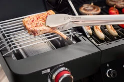 Rösle Videro G3-S VARIO+ Schwarz Gasgrill - FC Bayern Edition - Inkl. FC Bayern Abdeckhaube, Barbecue Grillzange Und Burgerpresse -Rosles Der Grill Geschaft Roesle Videro FC Bayern Edition Prime Zone 3