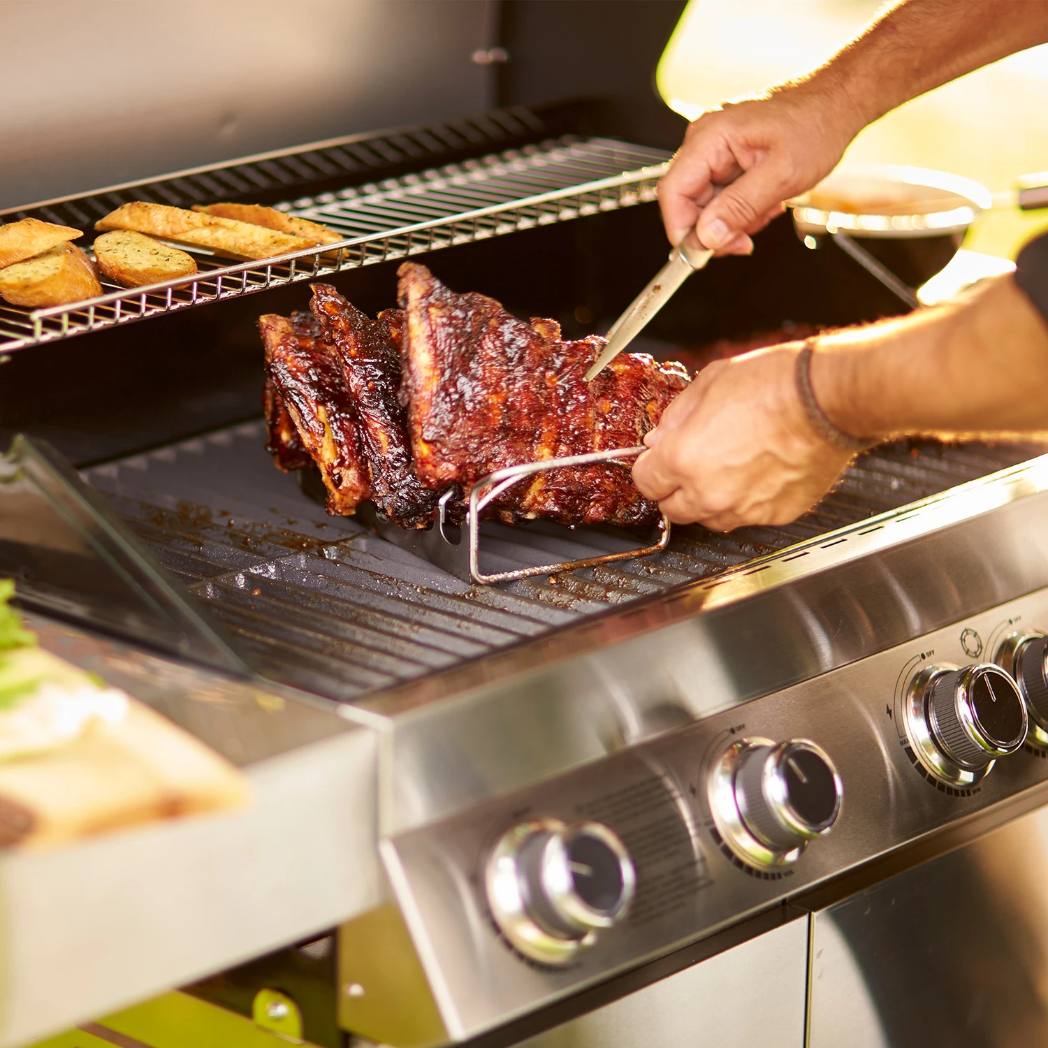 Rösle Gasgrill Videro G4 Edelstahl - Modell 2023 Inkl. Abdeckhaube 8 Rösle Gasgrill Videro G4 Edelstahl - Modell 2023 Inkl. Abdeckhaube - Image 6