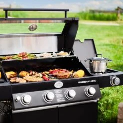 Rösle Gasgrill Videro G4-S Vario+ Nero Schwarz - Modell 2023 - X-DEAL Inkl. Abdeckhaube Und Grillplatte -Rosles Der Grill Geschaft Roesle Videro G4 S Vario NERO matt schwarz Grillflaeche 1