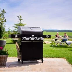Rösle Gasgrill Videro G4-S Vario+ Nero Schwarz - Modell 2023 - X-DEAL Inkl. Abdeckhaube Und Grillplatte -Rosles Der Grill Geschaft Roesle Videro G4 S Vario NERO matt schwarz Vario Halter 1