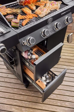 Rösle Gasgrill Videro Pro G4-S Vario+ Mattschwarz - Modell 2023 18 Rösle Gasgrill Videro Pro G4-S Vario+ Mattschwarz - Modell 2023 -Rosles Der Grill Geschaft RoesleVidero Pro G4 S Detail Unterschrank Schubladen
