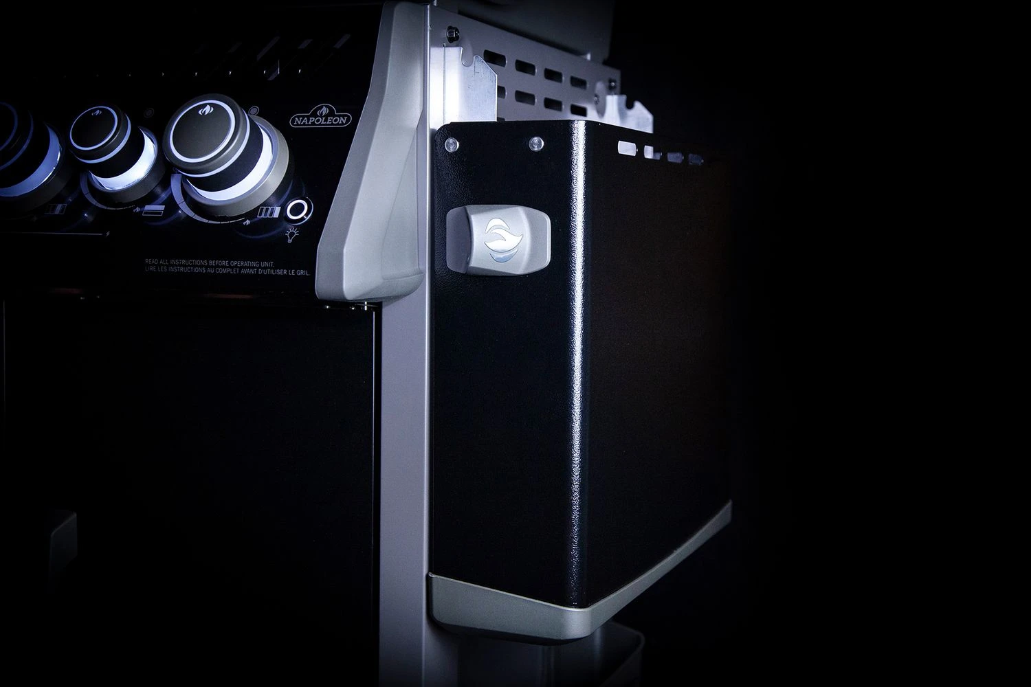 Napoleon Rogue SE 525 Gasgrill - All-black - Mit Sizzle Zone Und Heckbrenner - Grillfürst Edition Inkl. Grill Control Und Zubehörpaket - Smart Deal - Modell 2022 15 Napoleon Rogue SE 525 Gasgrill - All-black - Mit Sizzle Zone Und Heckbrenner - Grillfürst Edition Inkl. Grill Control Und Zubehörpaket - Smart Deal - Modell 2022 - Image 13