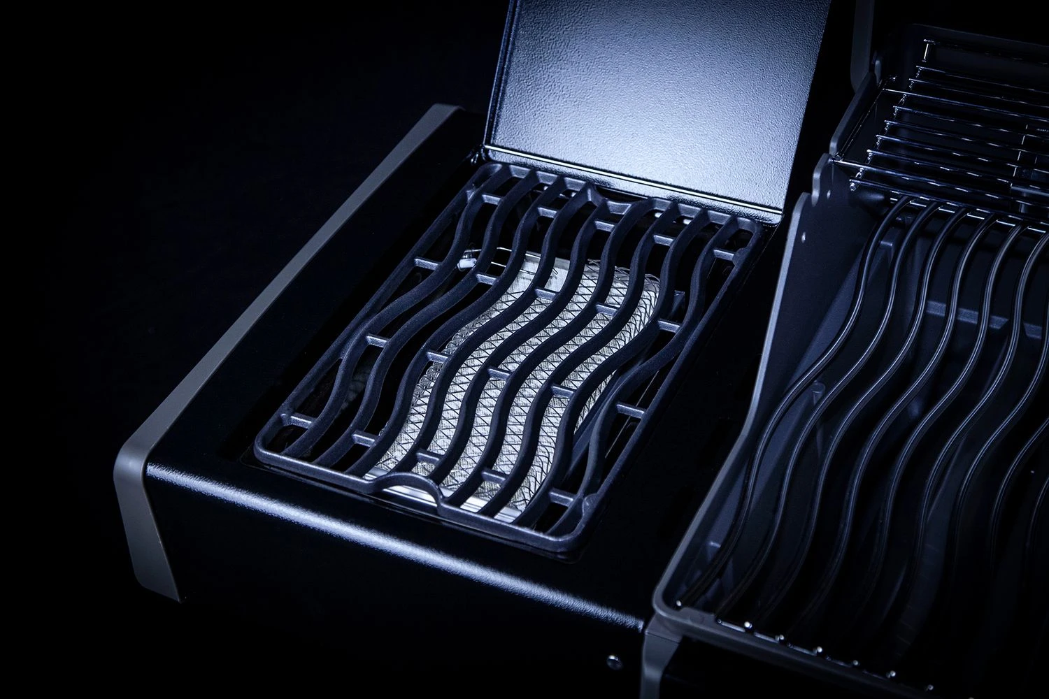 Napoleon Rogue SE 525 Gasgrill - All-black - Grillfürst Edition Inkl. Abdeckhaube - SMART Deal Inkl. Grillfürst Grill Control - Modell 2022 11 Napoleon Rogue SE 525 Gasgrill - All-black - Grillfürst Edition Inkl. Abdeckhaube - SMART Deal Inkl. Grillfürst Grill Control - Modell 2022 - Image 9