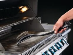 Napoleon Grillbürste Mit Edelstahlborsten Und Grillschaber -Rosles Der Grill Geschaft napoleon grillbuerste anwendung schaber 62052