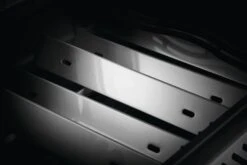 Napoleon Rogue 425 Gasgrill - All Black - Mit Seitenbrenner - Hero Modell 2023 Mit Heckbrenner Inkl. Drehspieß Und Abdeckhaube -Rosles Der Grill Geschaft napoleon rogue gasgrill brennerabdeackungen sear plates 2