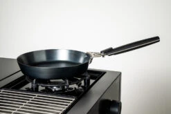 Outdoorchef Carbonstahl Pfanne Ø 24 Cm -Rosles Der Grill Geschaft outdoorchef carbonstahl pfanne grill 14 491 47 1