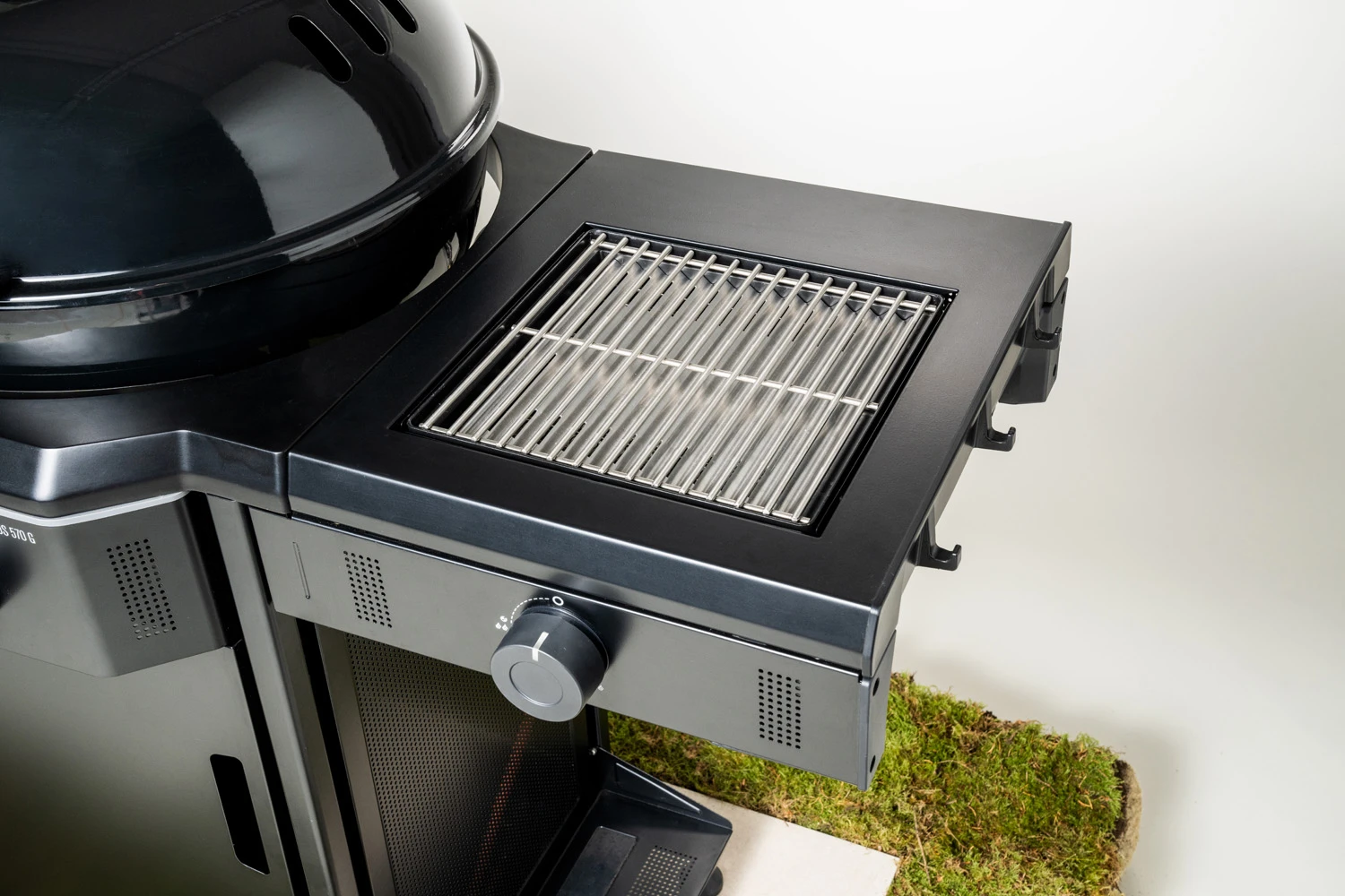 Outdoorchef Gas Kugelgrill Davos 570G Pro Mit Blazing Zone (Infrarotbrenner) & Abdeckhaube 14 Outdoorchef Gas Kugelgrill Davos 570G Pro Mit Blazing Zone (Infrarotbrenner) & Abdeckhaube - Image 12