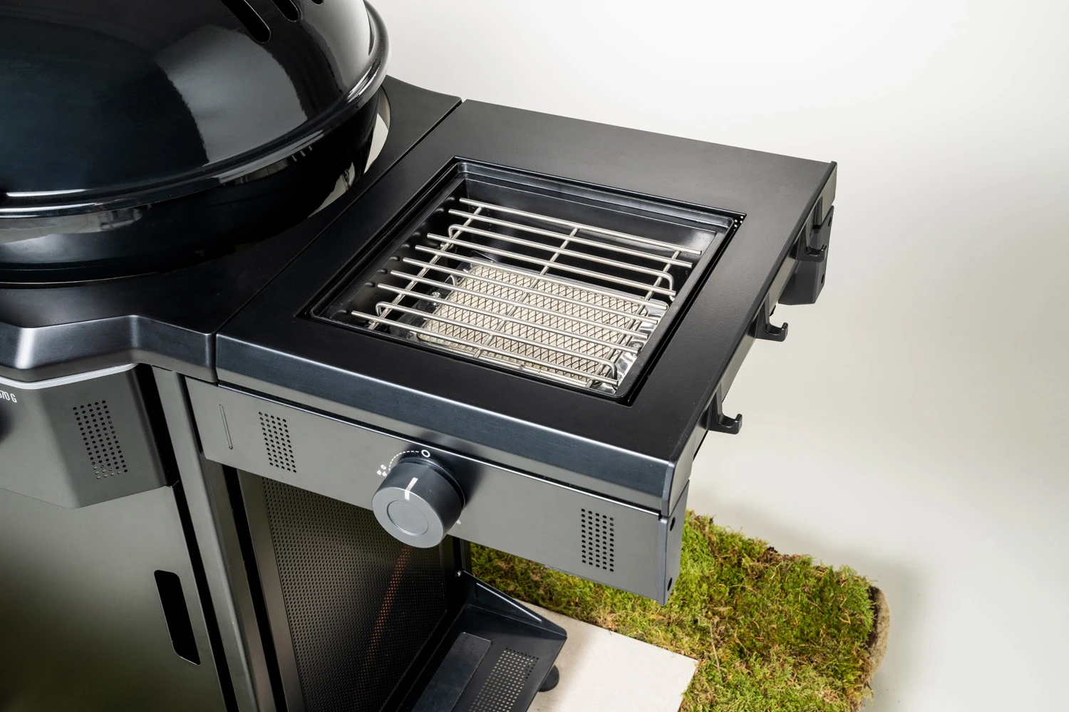 Outdoorchef Gas Kugelgrill Davos 570G Pro Mit Blazing Zone (Infrarotbrenner) & Abdeckhaube 17 Outdoorchef Gas Kugelgrill Davos 570G Pro Mit Blazing Zone (Infrarotbrenner) & Abdeckhaube - Image 15